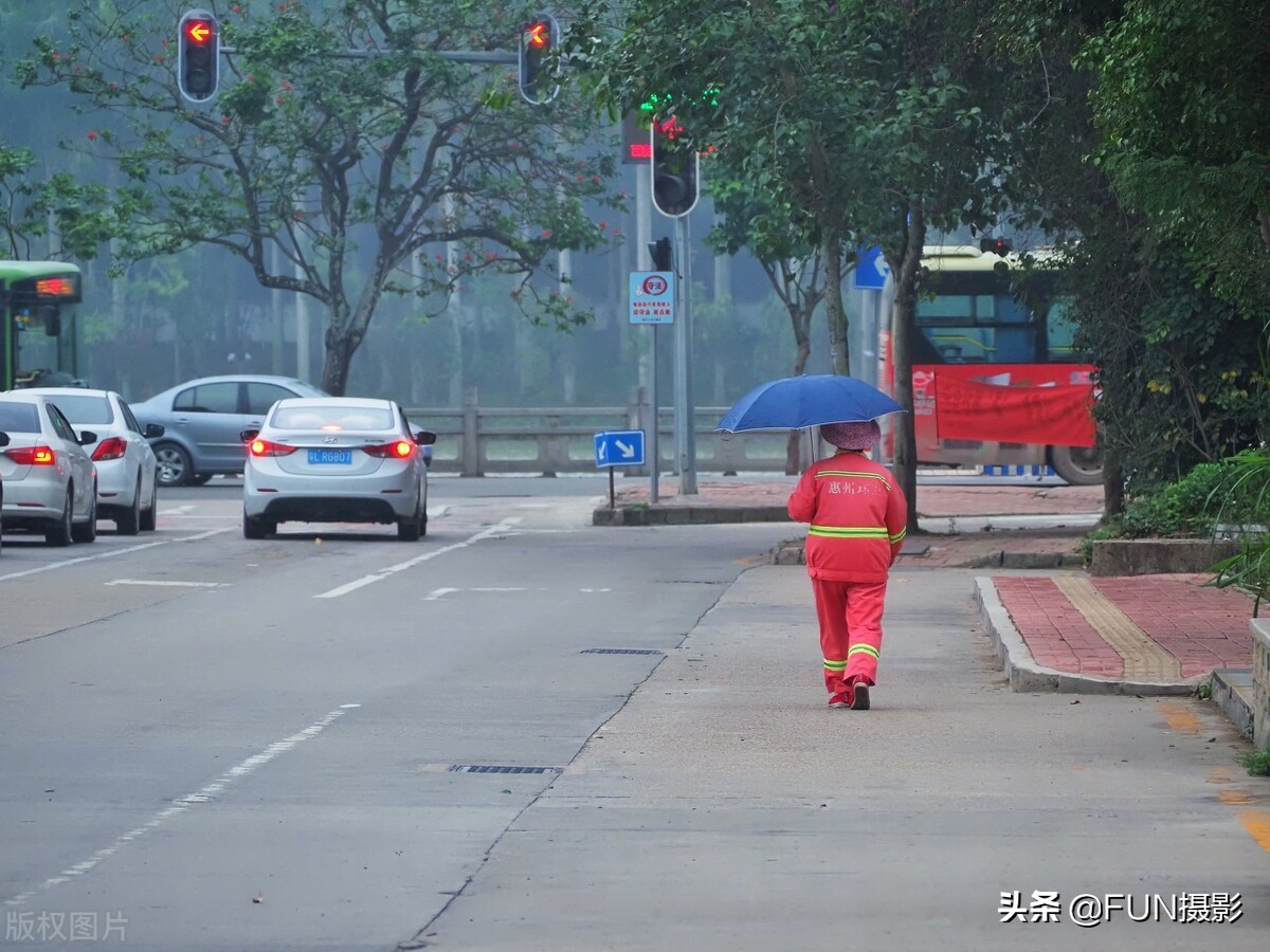 下雨天怎么拍照片好看（附6个技巧拍出下雨天的故事摄影大片）