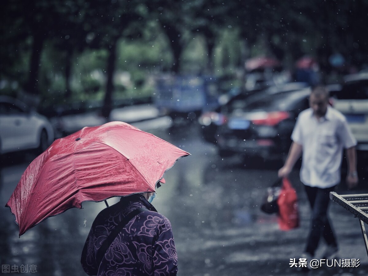 下雨天怎么拍照片好看（附6个技巧拍出下雨天的故事摄影大片）